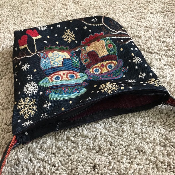 NWT Woven Cross-Body Bag w/Owls in Hats & Snow - Picture 6 of 9